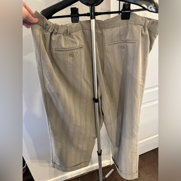 Cropped Maternity Pants - Picture 3 of 6